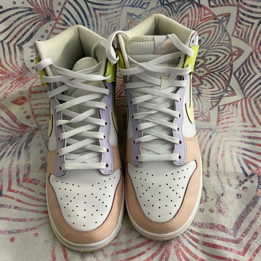 Women’s high dunk nike sneakers
